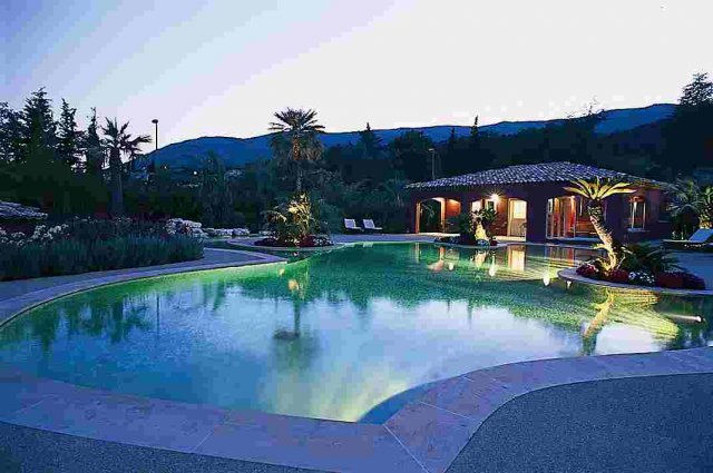 Charmante villa avec jardin priv�