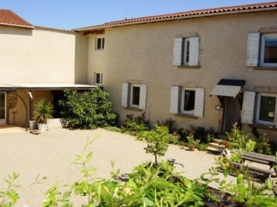 Gîte de groupe 'Le domaine de cheron' dans le Rhone