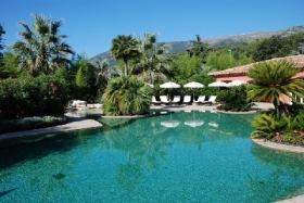 Maison / Villa 'Charmante villa avec jardin privé et piscine' à Carros