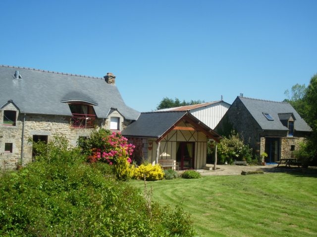 Chambres d'hotes- roullottes 'Ferme auberge la ville suzanne' à Saint donan