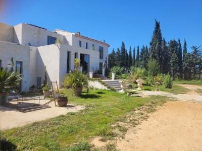 VILLA 'La villa blanche' dans les Bouches du Rhone