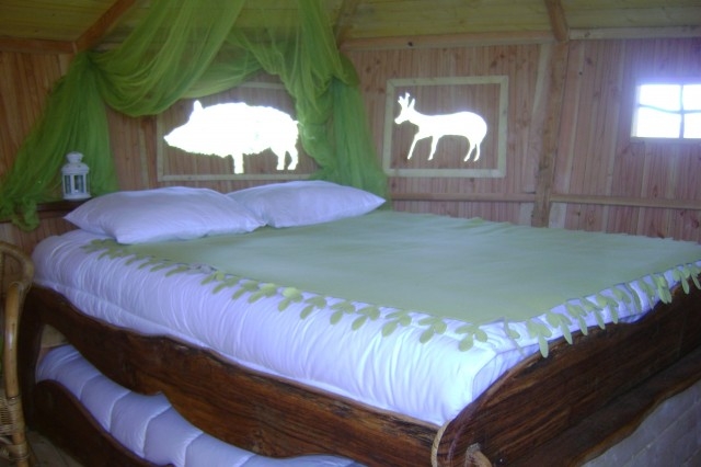 Chambre d'hôte 'Les cabanes de chanteclair' à Chalais