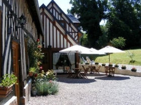 Chambre d'hôte 'Maison d'hôtes du clos devalpierre avec piscine d'intérieur' à Glanville