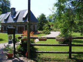 Chambre d'hôte 'Maison d'hôtes du clos devalpierre avec piscine d'intérieur' à Glanville