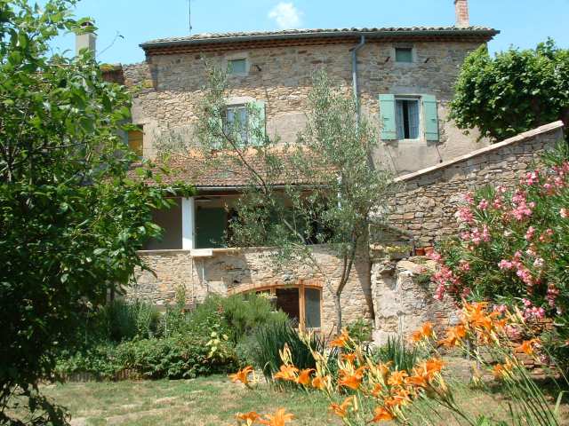 Photo Gîte rural Saint etienne de fontbellon Gîte les chiffaux