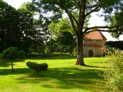 Chambre d'hôte et gîte 'Domaine de montvianeix' à Edifices religieux