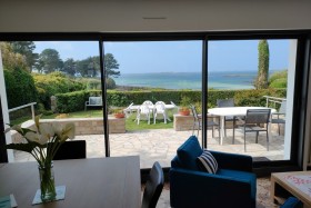 Maison / Villa 'L'aberwrach, maison vue mer les pieds dans l'eau' à Landéda