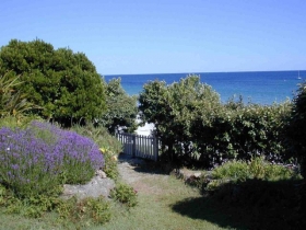 Chambre d'hôtes et studio 40M2 'Villa revedemer,b and b et gite' à Loctudy