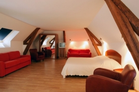 Gîte d'étape 'Au château de montbraye' à Parigné l'evêque