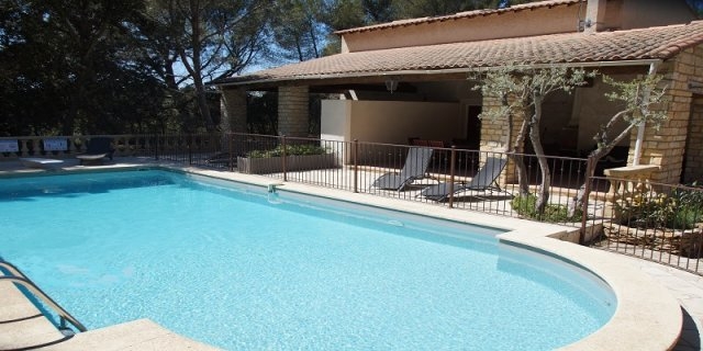 Gîte rural, location, villa 'Gîte Le Domaine d'Alèzen' à Grans