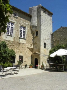 Chambre d'hôte 'Chateau petit sonnailler' à Aurons