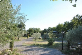 Gîte rural 'Roulottes et Cabanes de charme dans le Sud Ardèche' à Vogué