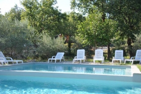 Gîte rural 'Roulottes et Cabanes de charme dans le Sud Ardèche' à Vogué