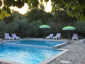 Gîte rural 'Roulottes et Cabanes de charme dans le Sud Ardèche' à Vogué