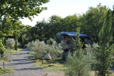 Gîte rural 'Roulottes et Cabanes de charme dans le Sud Ardèche' à Vogué