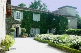 Chambres d'hotes de charme  'Chateau de fontblachere' à St lager bressac