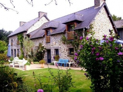 Chambre d'hôte 'Près st malo-dinan chambres/sauna/spa petites chapelles' à Le-Hinglé