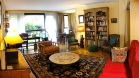 Studio / Appartement 'Paris 5ème – location saisonnière d’un appartement meublé de standing de 65 m² avec jardin privatif de 35 m². ' à Paris