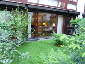 Studio / Appartement 'Paris 5ème – location saisonnière d’un appartement meublé de standing de 65 m² avec jardin privatif de 35 m². ' à Paris