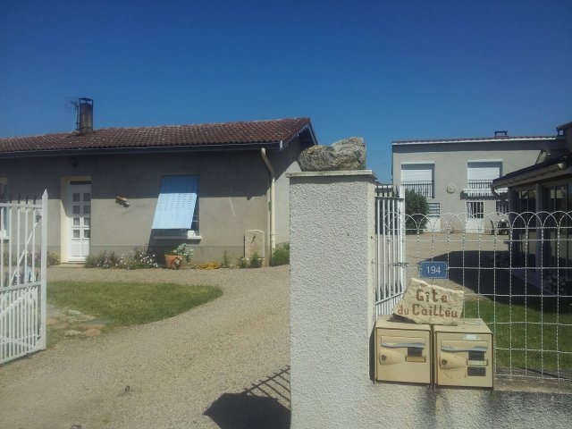 Gîte rural 'Gîte and gypsy cravan du caillou' à Veauchette