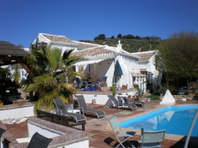 Casa Rural con encanto (por habitaciones) 'Cortijo La Haza' à Iznájar