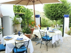 Casa Rural con encanto (por habitaciones) 'Cortijo La Haza' à Iznájar