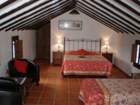 Casa Rural con encanto (por habitaciones) 'Cortijo La Haza' à Iznájar