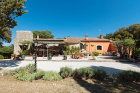 Chambres d'hôtes et gites de luxe dans le cœur de la Provence 'Bastide Avellanne' à Besse sur issole