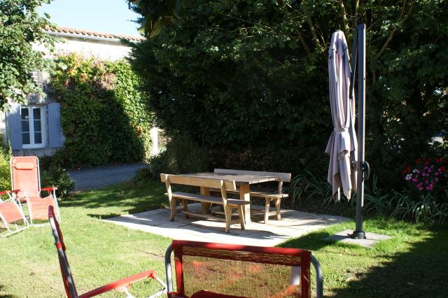 Salon de jardin, barbecue