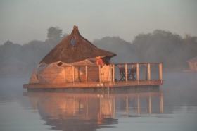 Cabanes sur l'eau 'Village flottant ' à Pressac