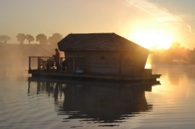 Cabanes sur l'eau 'Village flottant ' à Pressac