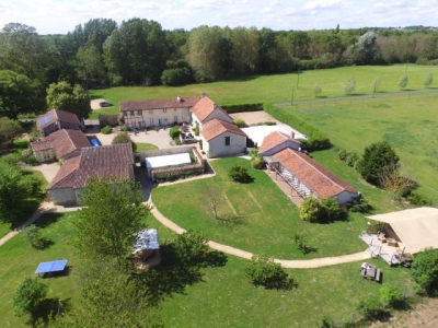 Ensemble gîtes espace commun 'Le Clos de Saires' dans la Vienne