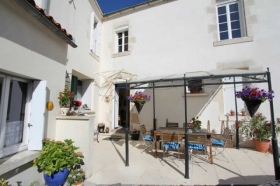 Maison de Maitre dans une village rural 'La jolie maison' à Le langon
