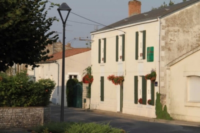 Maison de Maitre dans une village rural 'La jolie maison' à Le langon