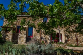 2 gîtes 4 personnes, 1 studio 2 personnes 'Le Clos des Collines' à St martin de bromes