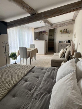 2 suites  de 30 à 45 m2 'La petite campagne' à Mane