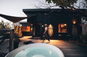 Cabanes perchées avec spa 'Cabane spa pella roca' à Labastide de penne