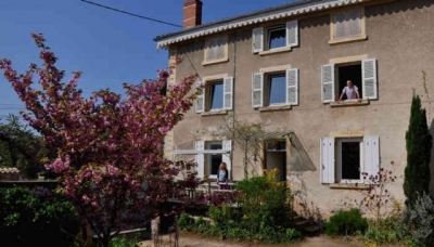 Maison beaujolaise avec une tour 'Bavière et volcan en beaujolais ' à Rhone