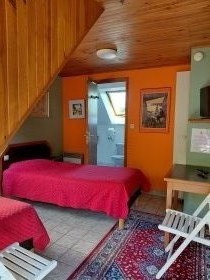 Chambres avec salles de bain privatives et petit-déjeuner 'Ferme apicole de térénez' à Térénez
