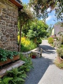 Chambres avec salles de bain privatives et petit-déjeuner 'Ferme apicole de térénez' à Térénez