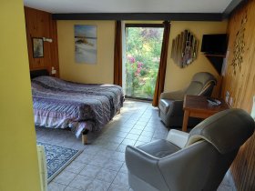 Chambres avec salles de bain privatives et petit-déjeuner 'Ferme apicole de térénez' à Térénez
