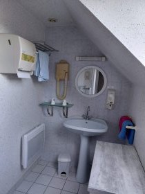 Chambres avec salles de bain privatives et petit-déjeuner 'Ferme apicole de térénez' à Térénez
