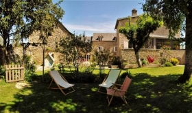 5 chambres d'hôtes dont 1 chambre Familiale (15 personnes max). 'LE CLOS DU BARRY' à Severac l'eglise