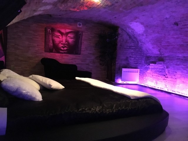 Suite de 80 M2 avec jacuzzy 'Love room' à Valenciennes