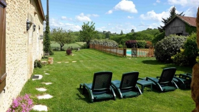Domaine de 2 gîtes  'La croisée verte' en Aquitaine