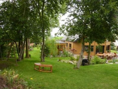 Maison en bois écologique dans un parc arbore 'Les chambres d'oriane' à Chessy