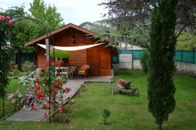 Dans 2 chalets 'Ferme des noyers' à Montlaur en diois