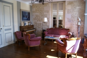 5 chambres dans une belle Maison Charentaise du XIXe siècle 'Domaine la fontaine' à Soubran
