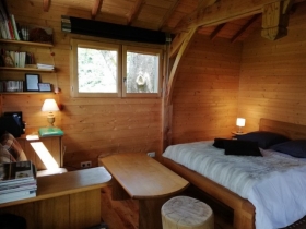 Cabanes dans les arbres et Spa 'La cabane du perche' à Saint mard de reno