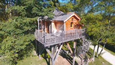 Cabane dans les arbres 'Domaine ecÔtelia' en Gironde